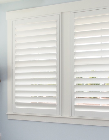 Hidden tilt rod shutters closed. White plantation shutters with hidden tilt rods in Chicago